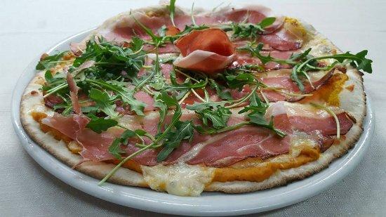 Pizzería Braseria La Proa
