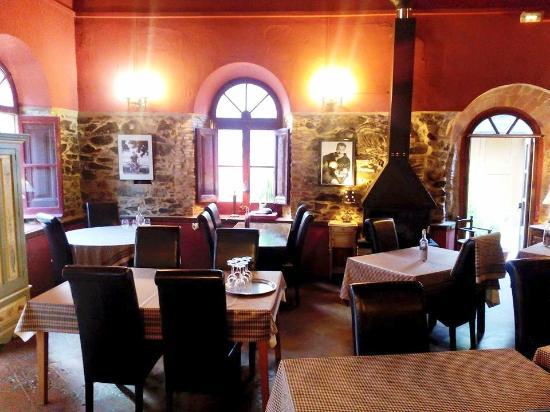 Aux Copains D'abord Cafe Colón